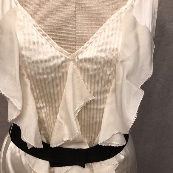 White House Black Market women’s blouse. - Picture 2 of 6